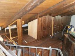 armadiatura sottotetto legno scuro costruzione